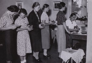 第三帝国の若い女性たちわれら労働乙女（モノクロ写真） 作： Gustav von Estorff