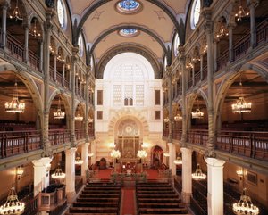 1866年から1867年に建てられたトゥルネル通りのシナゴーグの内部。建築家。ヴァロリエ。エンジニア。パリのギュスターヴ・エッフェル 作： Gustave Eiffel