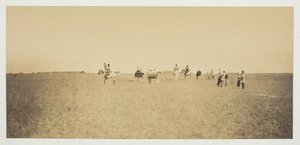 無題 [軍事演習を見ている訪問者]、1857 年。 作： Gustave Le Gray