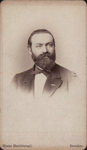 チェロ奏者で作曲家のフリードリッヒ・グリュッツマッハの肖像、1832～1903年、1865年頃。