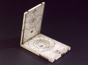 タブレットコンパス日時計、ニュルンベルク、1574年（259578-80も参照） 作： Hans Ducher