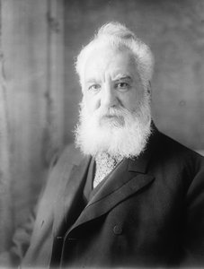 アレクサンダー グラハム ベル (1847-1922)、1918 年頃 (白黒写真) 作： Harris & Ewing