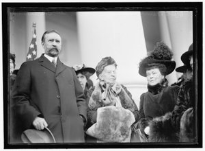 Miss Belva Ann Lockwood, with Senator Southerland   1452835   ja       japanese Successfully Translated  Original: Premiere Position du Salut Translat: Premiere Position du Salut 1435226 ja japanese Successfully Translated Original: A Moroccan Goat Herd (o 作： Harris & Ewing