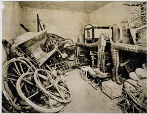 南を向いたツタンカーメンの墓の前室の眺め、王家の谷、1922年11月（ゼラチンシルバープリント） 作： Harry Burton