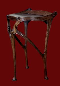 アールヌーボー：ヘクトール・ギマール（1867-1942）による洋ナシの木のテーブル 1904-1907年 パリ装飾芸術美術館 作： Hector Guimard