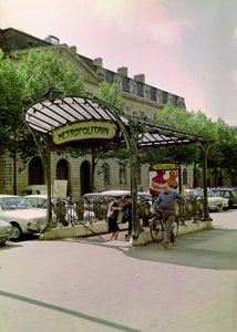Hotel de Ville Metropolitain、1899-1904年の入り口の眺め 作： Hector Guimard