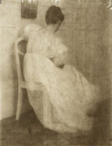 白い椅子にメアリーワーナー、1910年頃（プラチナプリント上の重クロム酸ゴム） 作： Heinrich Kuhn