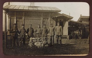 第一次世界大戦：「1914年から1916年にかけてのドイツ軍侵攻時のウクライナ。グループの肖像（モノクロ写真 作： Heldenfriedhof Dsessentniki (attr. to)