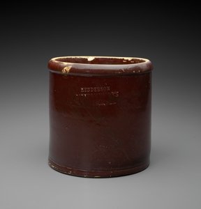瓶、c。 1890-1894（すべり石器） 作： Henderson Pottery Works Henderson Pottery Works