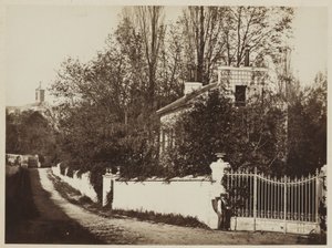 ルーヴシエンヌの通り、1869年頃（ガラスネガからアルバムプリント） 作： Henri Bevan