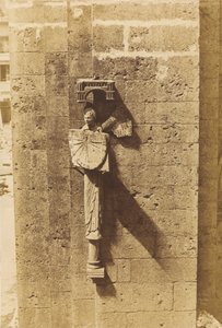 日時計を運ぶ天使、シャルトル教会、1852年（写真）