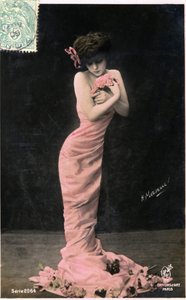 1900年頃の女性の理想：非常に細いシルエットの若い美しさ、ポストカード。 （写真） 作： Henri Manuel