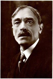 フランスの作家ポール・ヴァレリー、1920-30年頃（モノクロ写真）