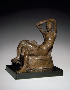 ソファの上の小さな裸婦》1924年構想、1958年鋳造（ブロンズ、褐色パティナ仕上げ）
