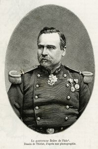 フランスの将軍であり、植民地管理者であったルイ・ブリエール・ド・リズール総督（1827-1896）の肖像。1880年から1881年にかけて海兵隊歩兵中佐ガリエニが行ったオー・ニジェールでの探検の物語を説明するために、ティリアットが描いたエングレーヴィングである。 作： Henri Thiriat