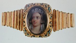 ゴールドのブレスレットにセットされたヴィクトリア女王のミニチュア（磁器とゴールドにエナメルを施したもの） 作： Henry Bone