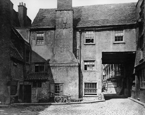 クイーンズヘッドインヤード、サザーク、1881年 作： Henry Dixon