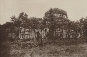 セイロンの荒廃した都市: ポロンナルワのトゥパラマ (白黒写真) 作： Henry W. Cave