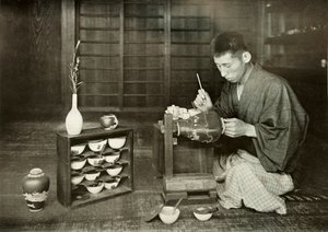 皇帝のための七宝壺、1910年。 作： Herbert Ponting