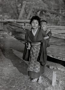 漁師の子供たち（モノクロ写真 作： Herbert Ponting