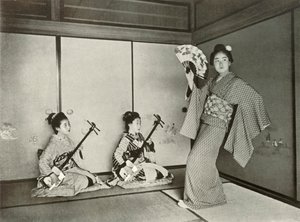 芸者ダンス、1910年。 作： Herbert Ponting