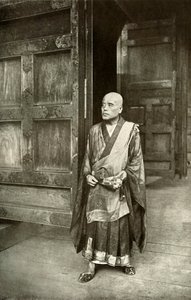 仏の司祭、1910年。 作： Herbert Ponting