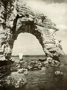 1910年、松島の海に沈んだアーチ。 作： Herbert Ponting