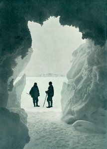 氷の洞窟-距離にあるテント島スコットアンドライト船長、c1911、1913 作： Herbert Ponting