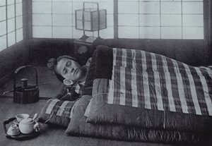 日本のベッドタイム（モノクロ写真 作： Herbert Ponting