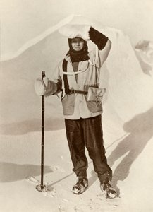スコット船長、そり仕訳帳を入れた財布を着ている、c1910-1911、1913