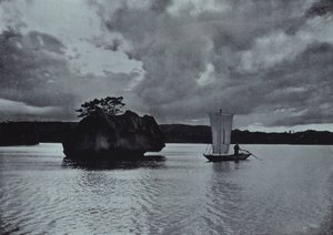 瀬戸内海の夕べ（モノクロ写真 作： Herbert Ponting