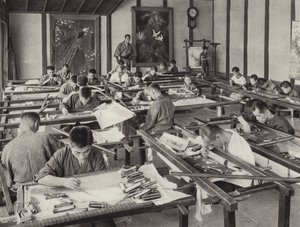 1920年代の日本。京都の刺繍学校（白黒写真 作： Herbert Ponting