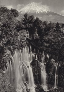 1920年代の日本。白糸の滝（モノクロ写真 作： Herbert Ponting