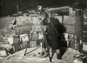 リュート。 1911年6月8日、1913年6月8日、木星のオカルトを観測するエヴァンス 作： Herbert Ponting