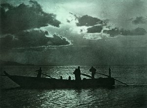 Moonlight at Shizu-Ura, 1910.  作： Herbert Ponting