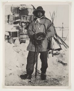 テラノバ遠征（1910-13）中の南極への遠征隊長（臭化物プリント） 作： Herbert Ponting