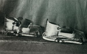 Finnesko、c19101913、1913で使用するスキーシューズ 作： Herbert Ponting