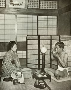 熊本でのサマーネグリジェ、1910年。 作： Herbert Ponting