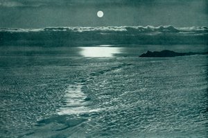 バーン氷河：細い雪橋のあるクレバス、c19101913、1913。 作： Herbert Ponting