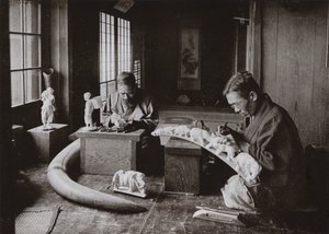 アイボリーカーバーズ（モノクロ写真 作： Herbert Ponting