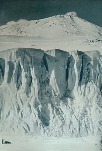 エレバス山の城壁、1911年、1913年