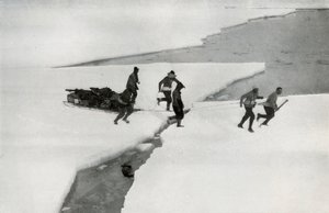 テラノヴァによる西側党の救済、2012年2月18日、1913年 作： Herbert Ponting