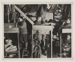 テラノヴァ遠征（1910-13年）から南極点までの長屋（臭化物プリント） 作： Herbert Ponting