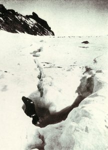 レイザーバック島のタイドクラック、1911年、1913年 作： Herbert Ponting