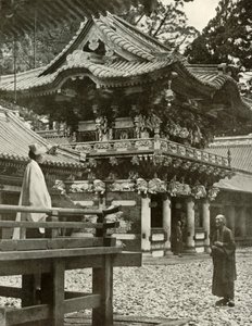 The Yomei Gate at Nikko, 1910.  作： Herbert Ponting
