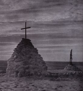 スコットと仲間たちの休息所（モノクロ写真 作： Herbert Ponting