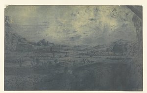 柵で囲まれた山の谷
