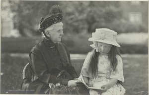 オランダ摂政女王エマとオランダ女王ユリアナの肖像 作： Herman Deutmann