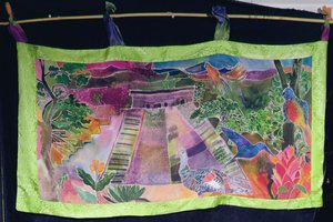 マヤ・テンプル、2005年（シルクに染料を使用 作： Hilary Simon
