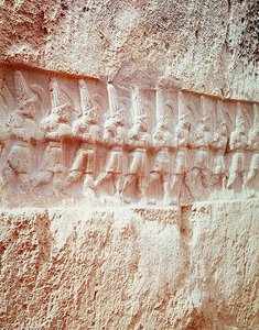 武装した神々の行列 作： Hittite